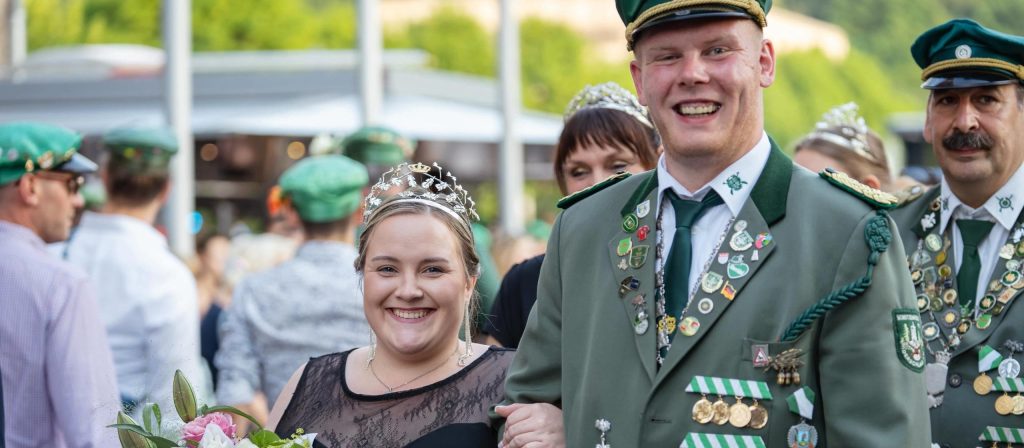 Ein Schuss für Opa – Das Königspaar Julia und Pascal im Interview